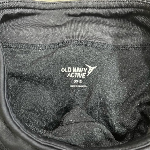 Old Navy Active Wear Dri-Fit Black Shorts
Size 4 / 5 XS
Pocket on both sides - Picture 3 of 7